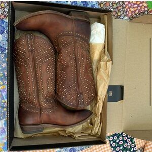 Frye Billy Stud Pull On size 8